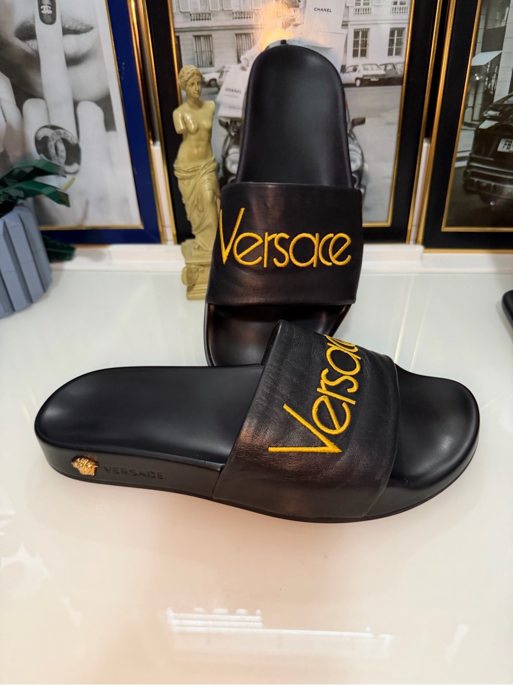 Authentic Versace Black leather slipper with Gold Logo Stitching comes with COA🖤